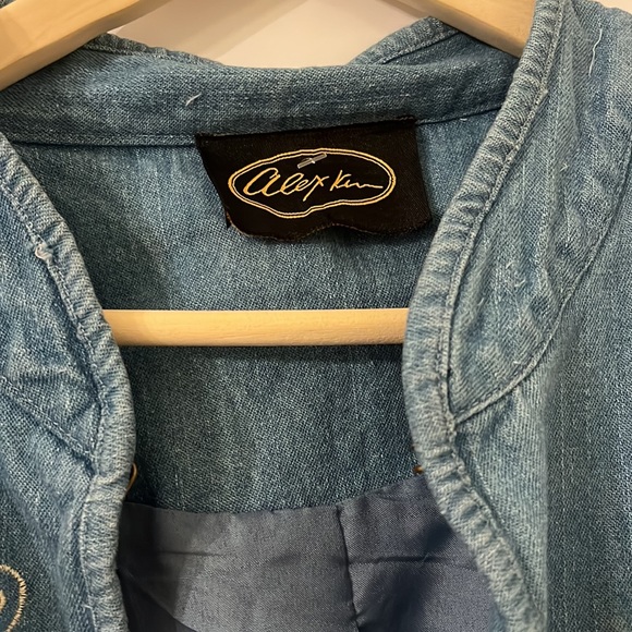 Embroidered vintage jean jacket - Picture 3 of 5